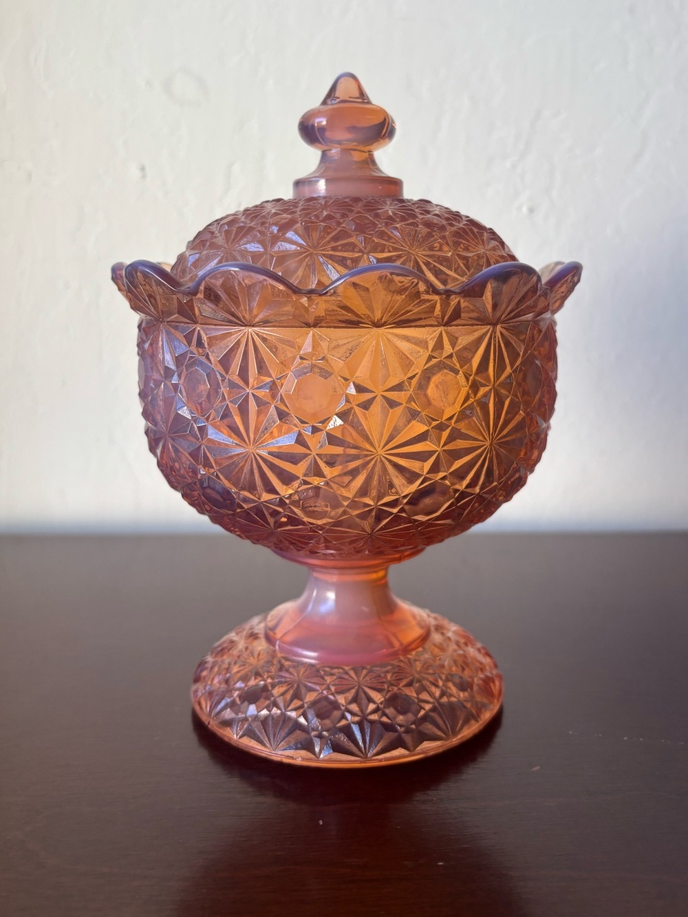 VINTAGE L. E. SMITH PINK OPALESCENT BUTTON & DAISY COVERED CANDY DISH